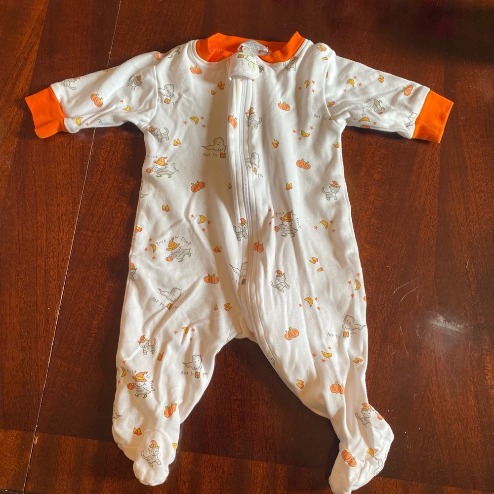 Kissy kissy Halloween onesie
